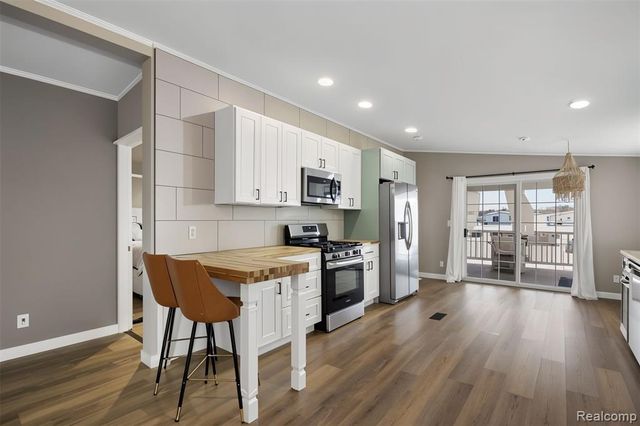 29224 Hidden River, Gibraltar, MI 48173