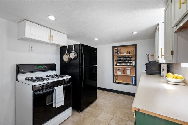 1145 5th St, Oakmont, PA 15139