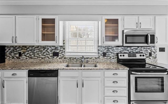 332 Brookside Court, Kernersville, NC 27284