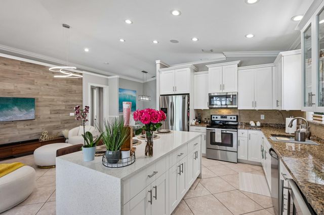 121 Bellezza Terrace, Royal Palm Beach, FL 33411