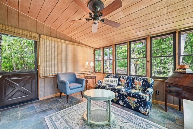 90 Oak Lane, Pocono Twp, PA 18370