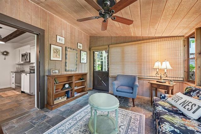 90 Oak Lane, Pocono Twp, PA 18370