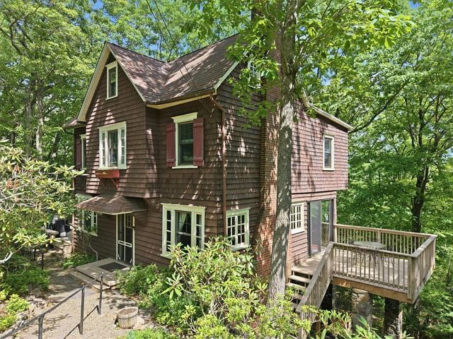 90 Oak Lane, Pocono Twp, PA 18370