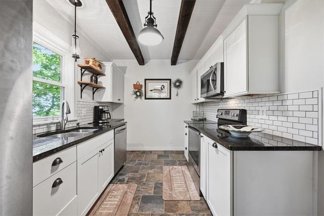 90 Oak Lane, Pocono Twp, PA 18370