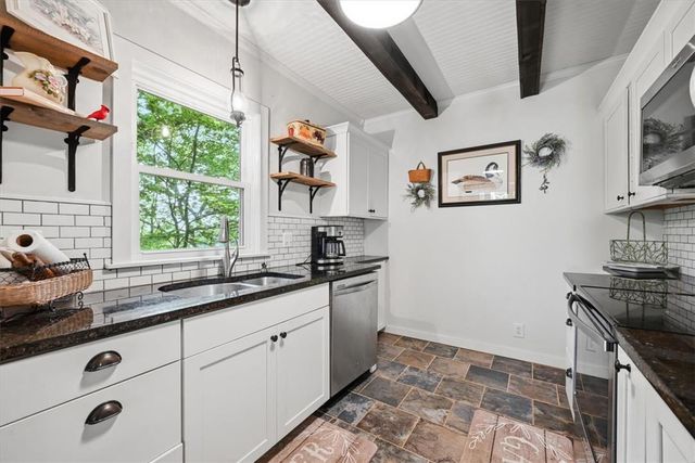 90 Oak Lane, Pocono Twp, PA 18370