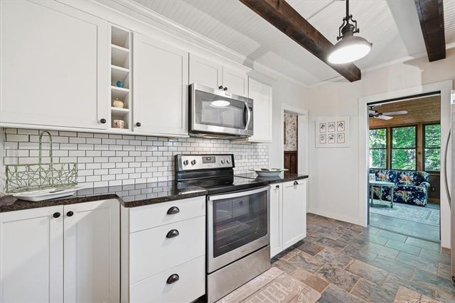 90 Oak Lane, Pocono Twp, PA 18370