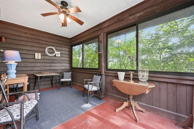 90 Oak Lane, Pocono Twp, PA 18370
