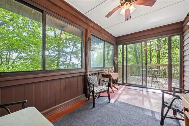 90 Oak Lane, Pocono Twp, PA 18370