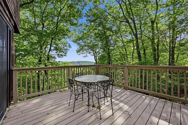 90 Oak Lane, Pocono Twp, PA 18370