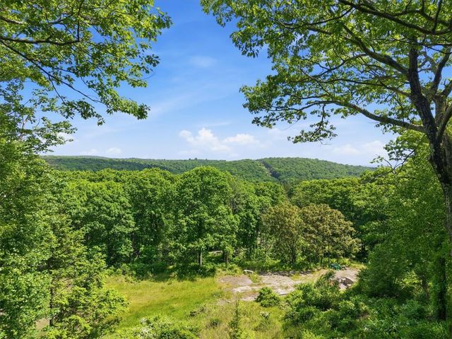 90 Oak Lane, Pocono Twp, PA 18370