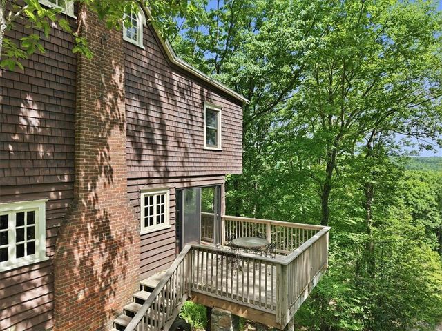 90 Oak Lane, Pocono Twp, PA 18370