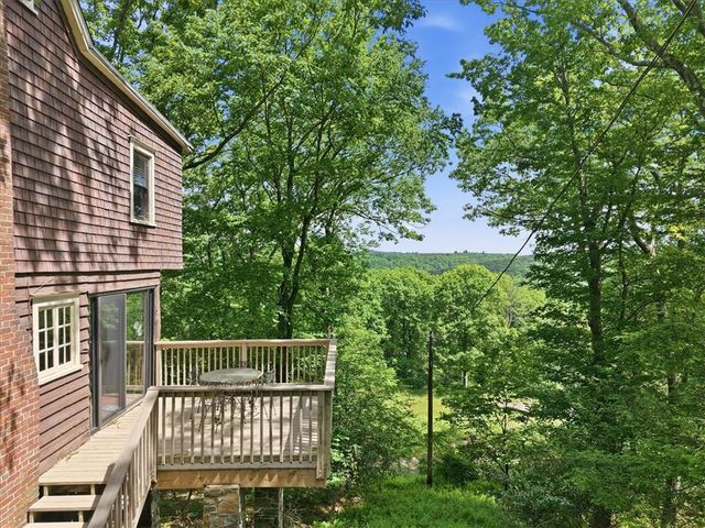 90 Oak Lane, Pocono Twp, PA 18370