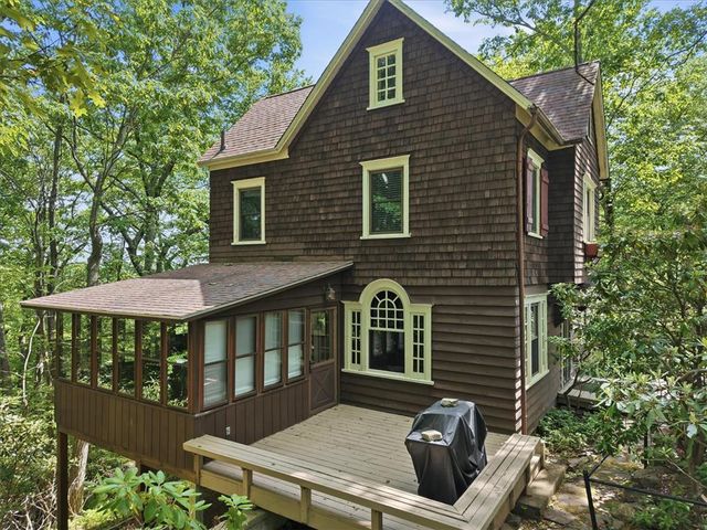 90 Oak Lane, Pocono Twp, PA 18370