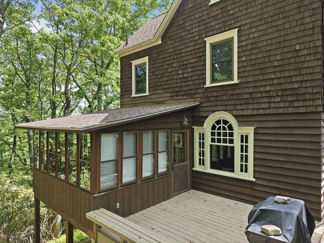 90 Oak Lane, Pocono Twp, PA 18370