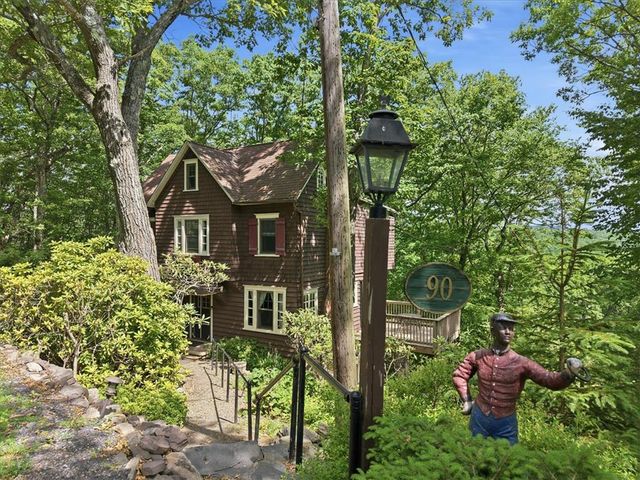 90 Oak Lane, Pocono Twp, PA 18370