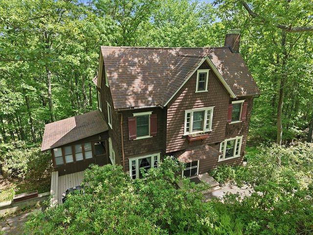 90 Oak Lane, Pocono Twp, PA 18370
