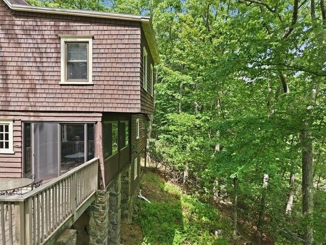 90 Oak Lane, Pocono Twp, PA 18370