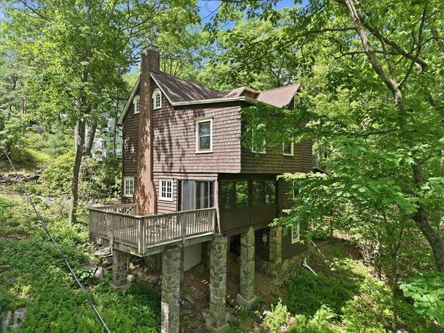 90 Oak Lane, Pocono Twp, PA 18370