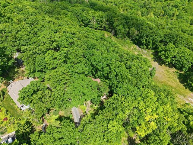 90 Oak Lane, Pocono Twp, PA 18370