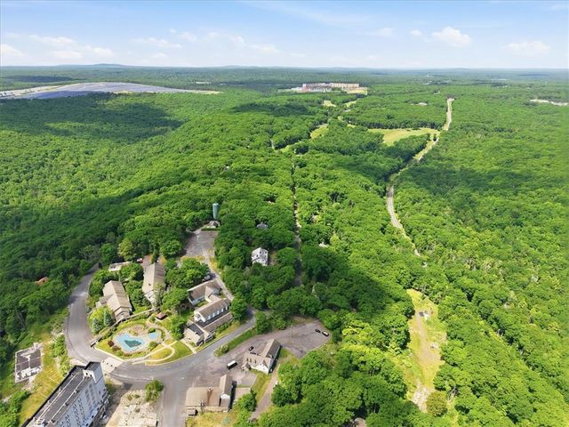 90 Oak Lane, Pocono Twp, PA 18370