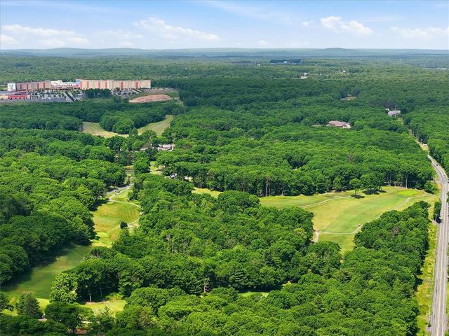 90 Oak Lane, Pocono Twp, PA 18370