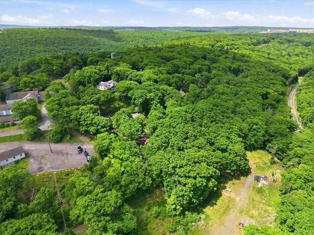 90 Oak Lane, Pocono Twp, PA 18370
