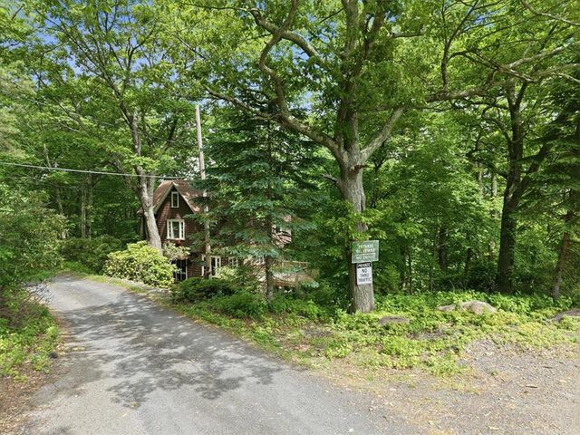 90 Oak Lane, Pocono Twp, PA 18370