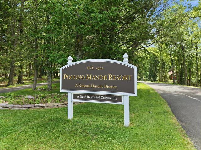 90 Oak Lane, Pocono Twp, PA 18370