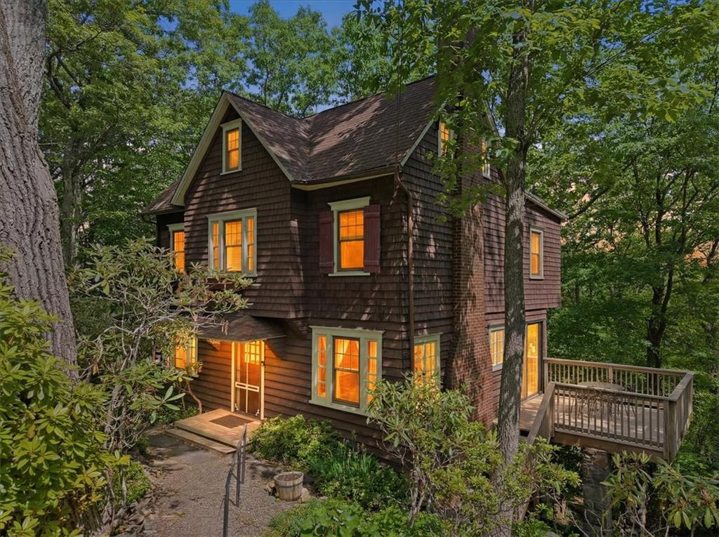 90 Oak Lane, Pocono Twp, PA 18370