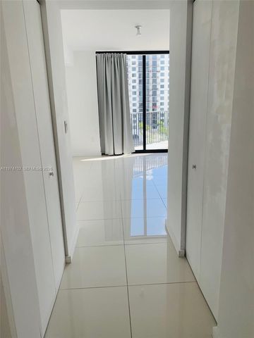 5252 NW 85Th Ave 807, Doral, FL 33166