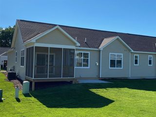 5660 Trail Side Lane 4, Whitmore Lake, MI 48189