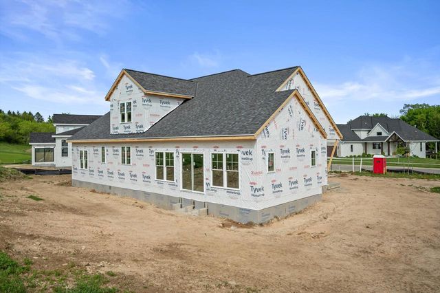 W253N5553 Crescent Hill DRIVE, Sussex, WI 53089