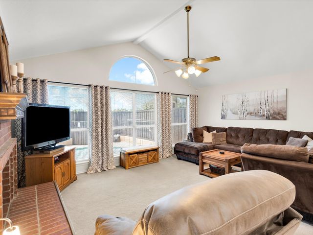 806 Red Oak Drive, Lewisville, TX 75067