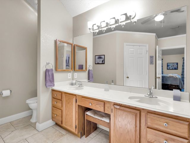 806 Red Oak Drive, Lewisville, TX 75067