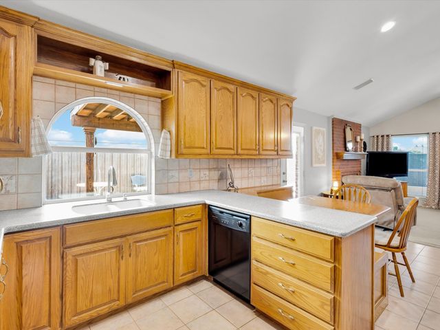 806 Red Oak Drive, Lewisville, TX 75067