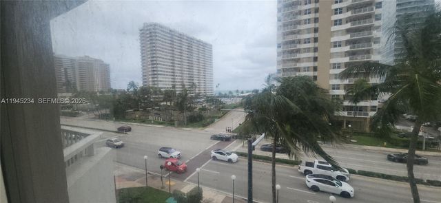 1985 S Ocean Dr 3P, Hallandale Beach, FL 33009