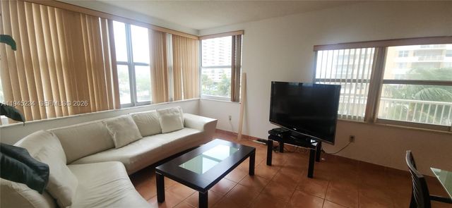 1985 S Ocean Dr 3P, Hallandale Beach, FL 33009