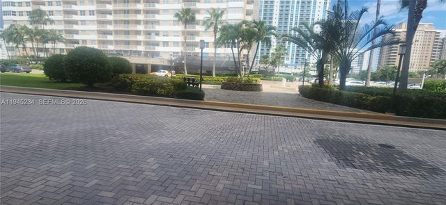 1985 S Ocean Dr 3P, Hallandale Beach, FL 33009
