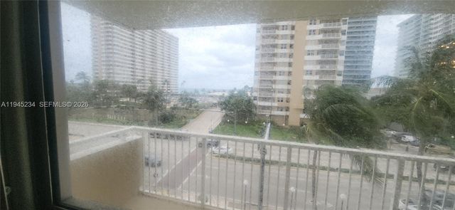 1985 S Ocean Dr 3P, Hallandale Beach, FL 33009