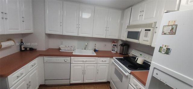 1985 S Ocean Dr 3P, Hallandale Beach, FL 33009