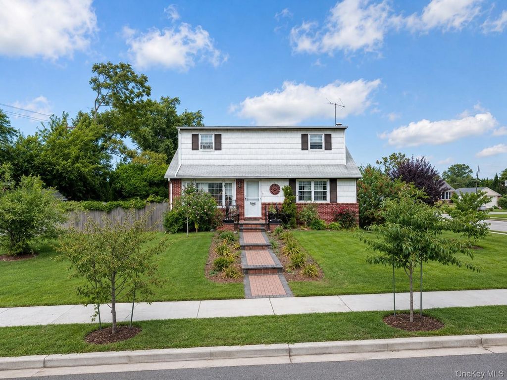 1142 Ferngate Drive, Franklin Square, NY 11010 — exterior