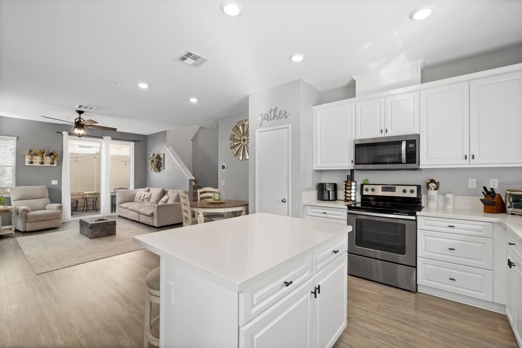 Image 9 of property listing at 13650 Gray Hawk Way, Valley Center, CA 92082