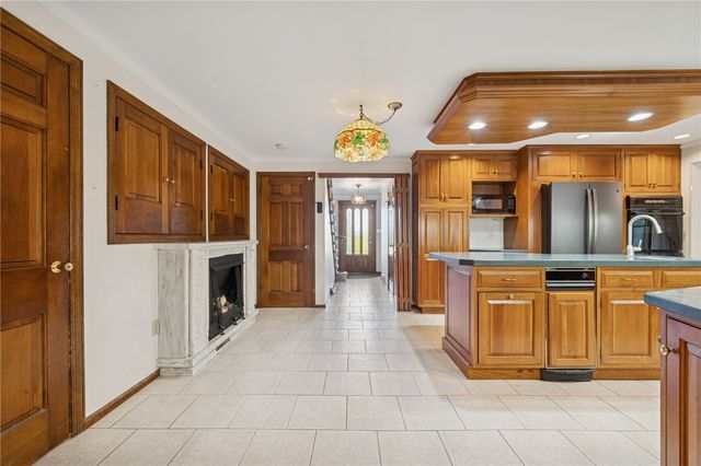 710 Florida Avenue, Jeannette, PA 15644