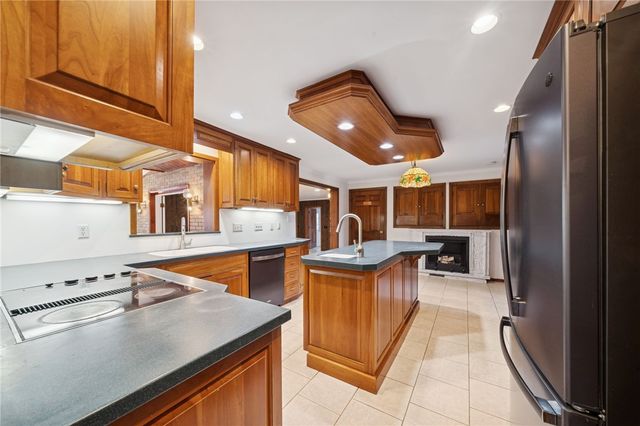 710 Florida Avenue, Jeannette, PA 15644