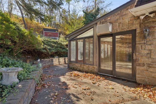 710 Florida Avenue, Jeannette, PA 15644