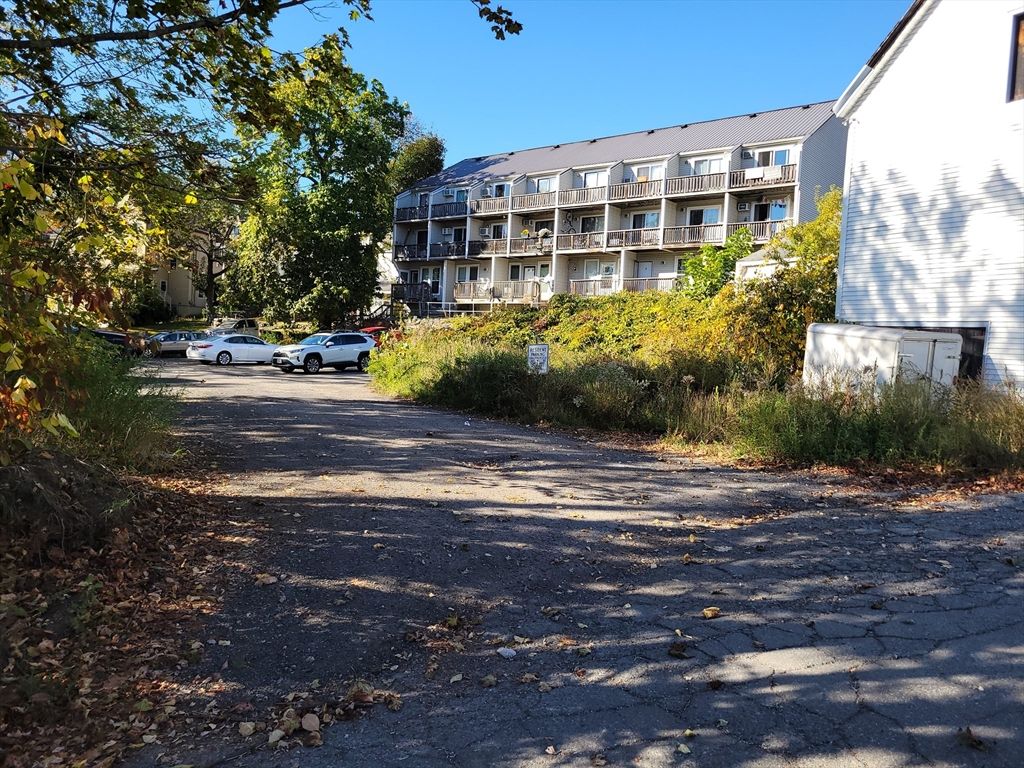 18-24 River St 1, Hudson, MA 01749
