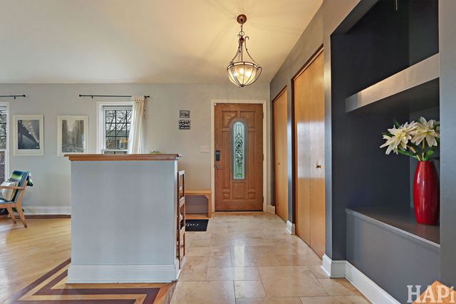 725 Buffalo Circle, Carol Stream, IL 60188