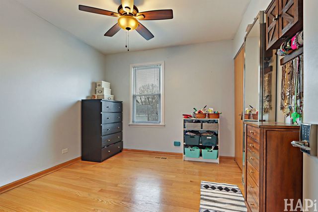 725 Buffalo Circle, Carol Stream, IL 60188