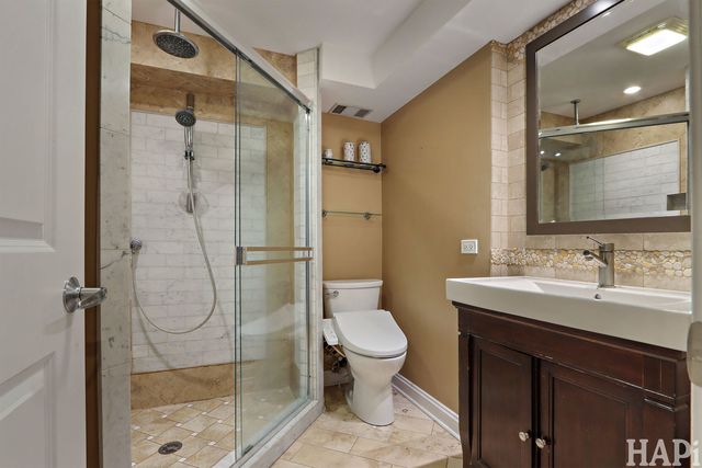 725 Buffalo Circle, Carol Stream, IL 60188