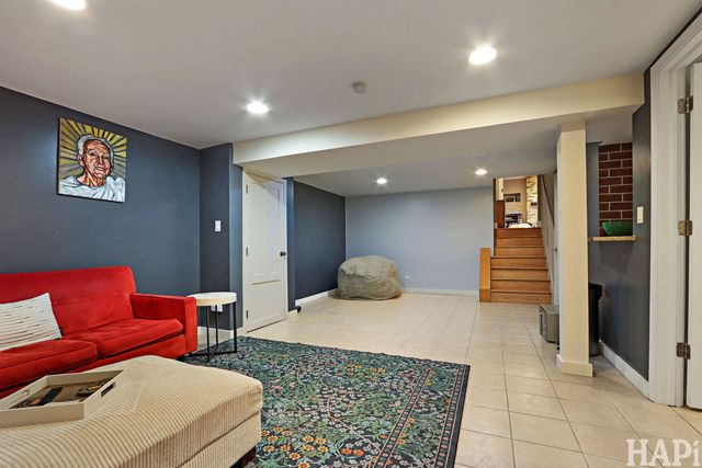 725 Buffalo Circle, Carol Stream, IL 60188